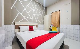 RedDoorz near Palembang Trade Center